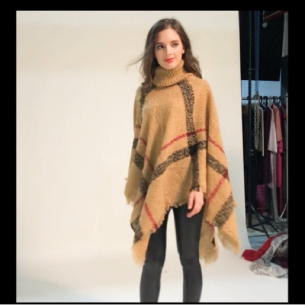 Poncho - Picture 4 of 5